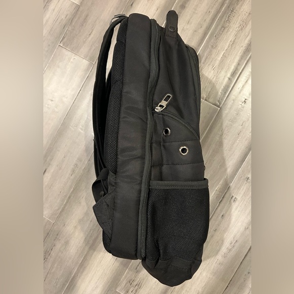 SWISSGEAR ScanSmart Backpack - Picture 5 of 8